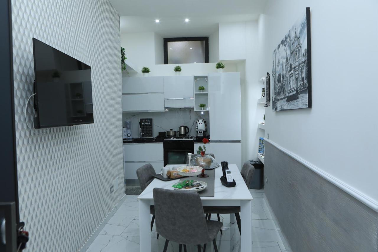 Santi House Apartment Catania Bagian luar foto