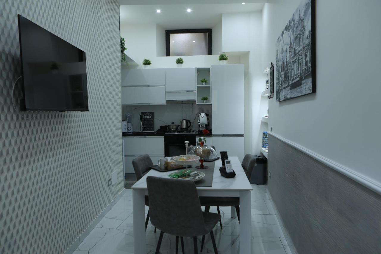 Santi House Apartment Catania Bagian luar foto