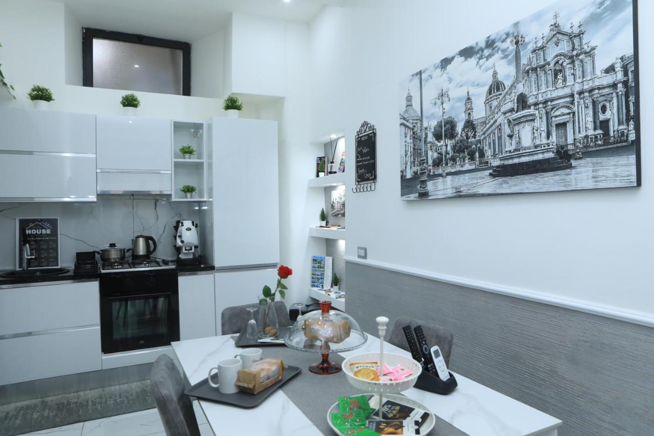 Santi House Apartment Catania Bagian luar foto